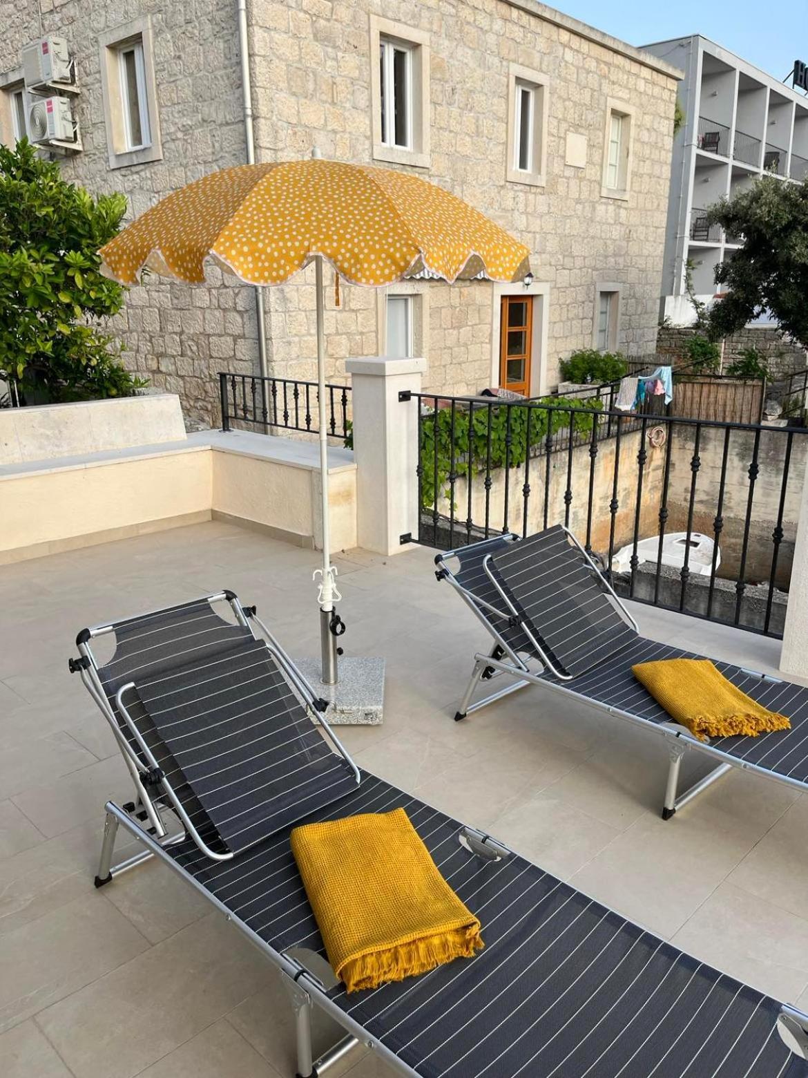 Apartments Barbaresko Lumbarda Eksteriør bilde